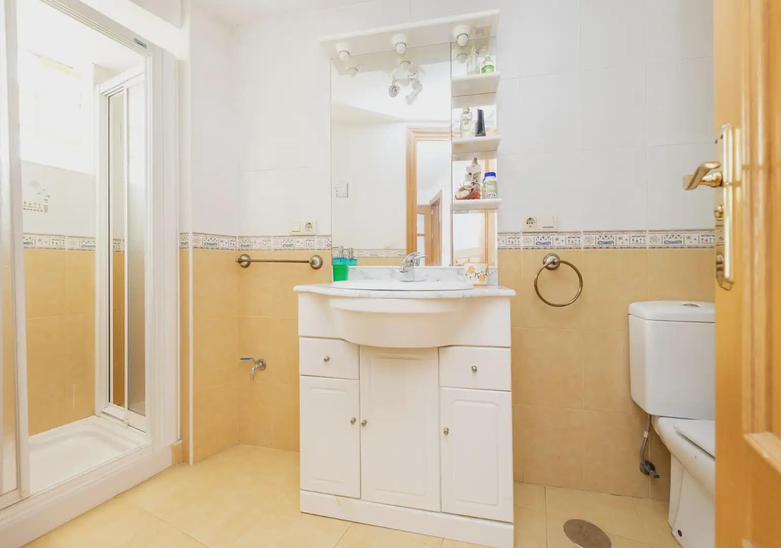 Casa de 5 habitaciones en Armilla en venta - 249.000 € (Ref: 9860369)