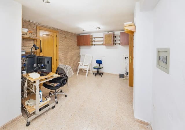 Casa de 5 habitaciones en Armilla en venta - 249.000 € (Ref: 9860369)