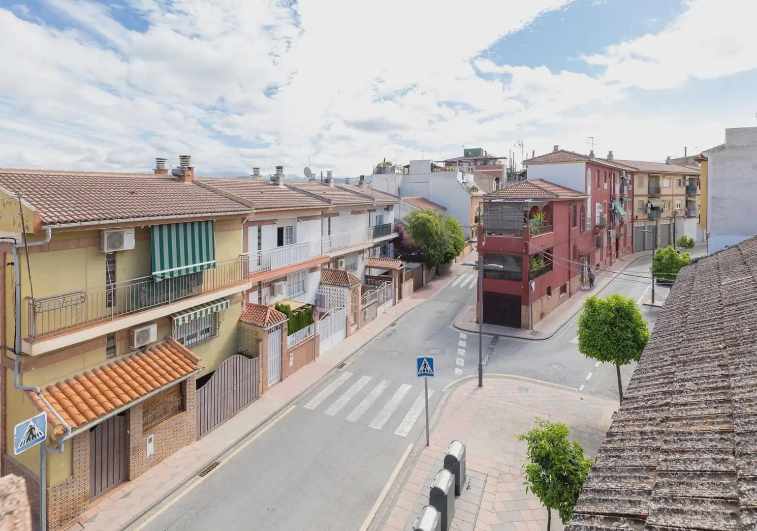 Casa de 5 habitaciones en Armilla en venta - 249.000 € (Ref: 9860369)