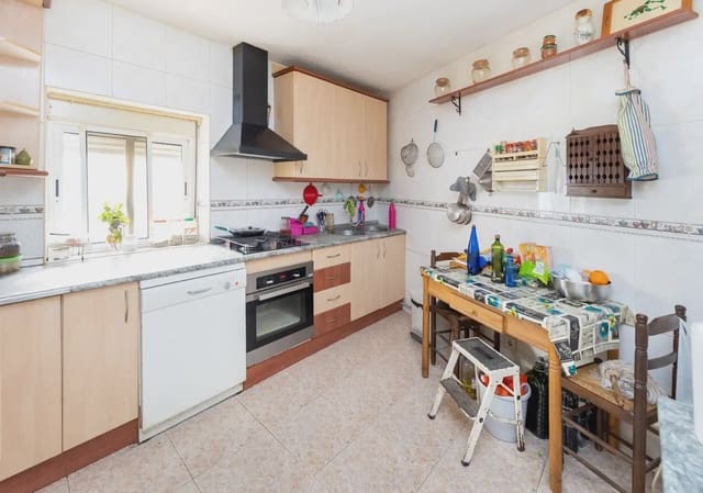 Casa de 5 habitaciones en Armilla en venta - 249.000 € (Ref: 9860369)