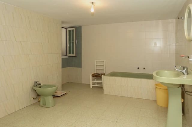 7 soveværelse Villa til salg i Baza med swimmingpool - € 594.900 (Ref: 9860370)