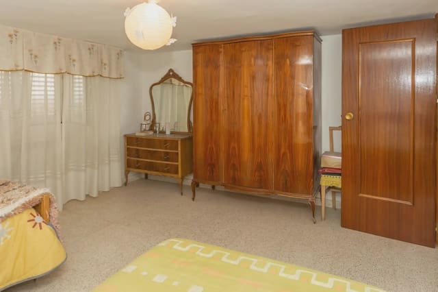 7 soveværelse Villa til salg i Baza med swimmingpool - € 594.900 (Ref: 9860370)