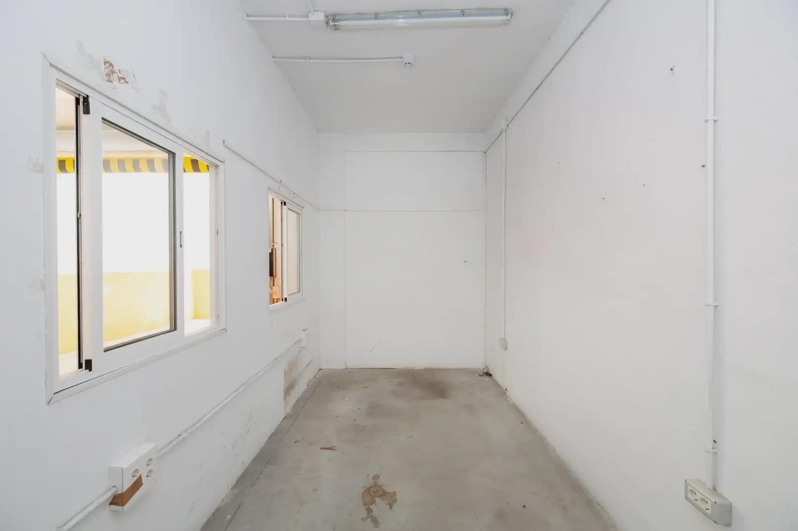 Commercial for sale in Granada city - € 250,000 (Ref: 9862080)