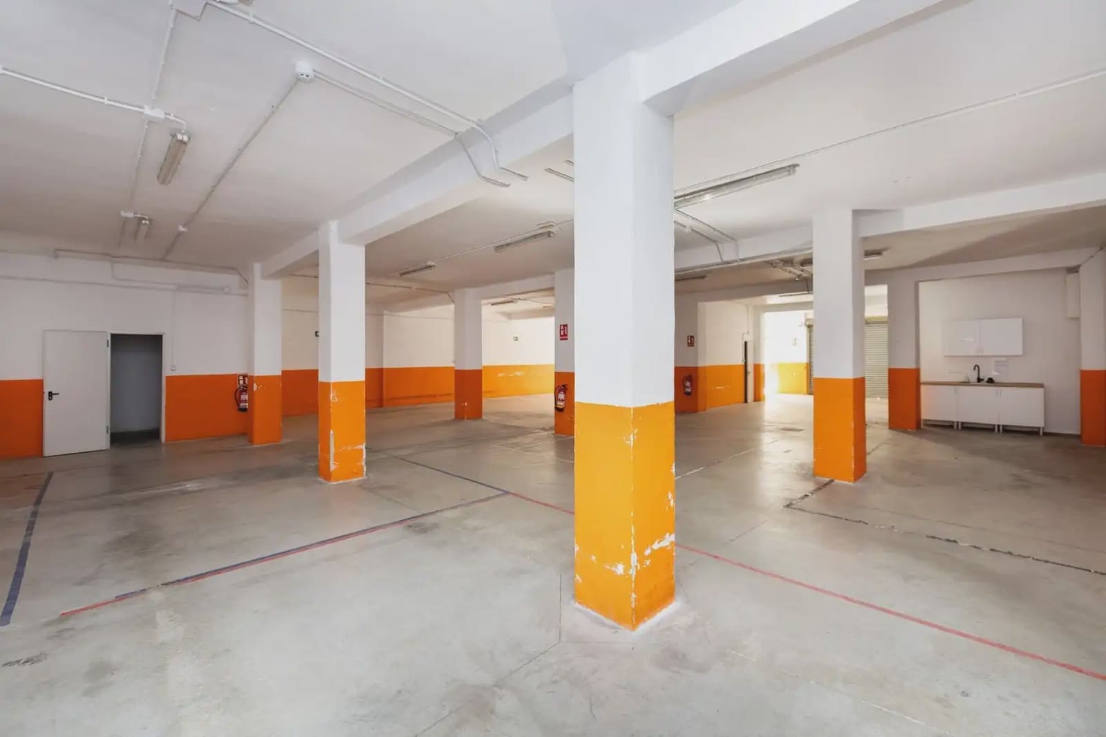 Commercial for sale in Granada city - € 250,000 (Ref: 9862080)