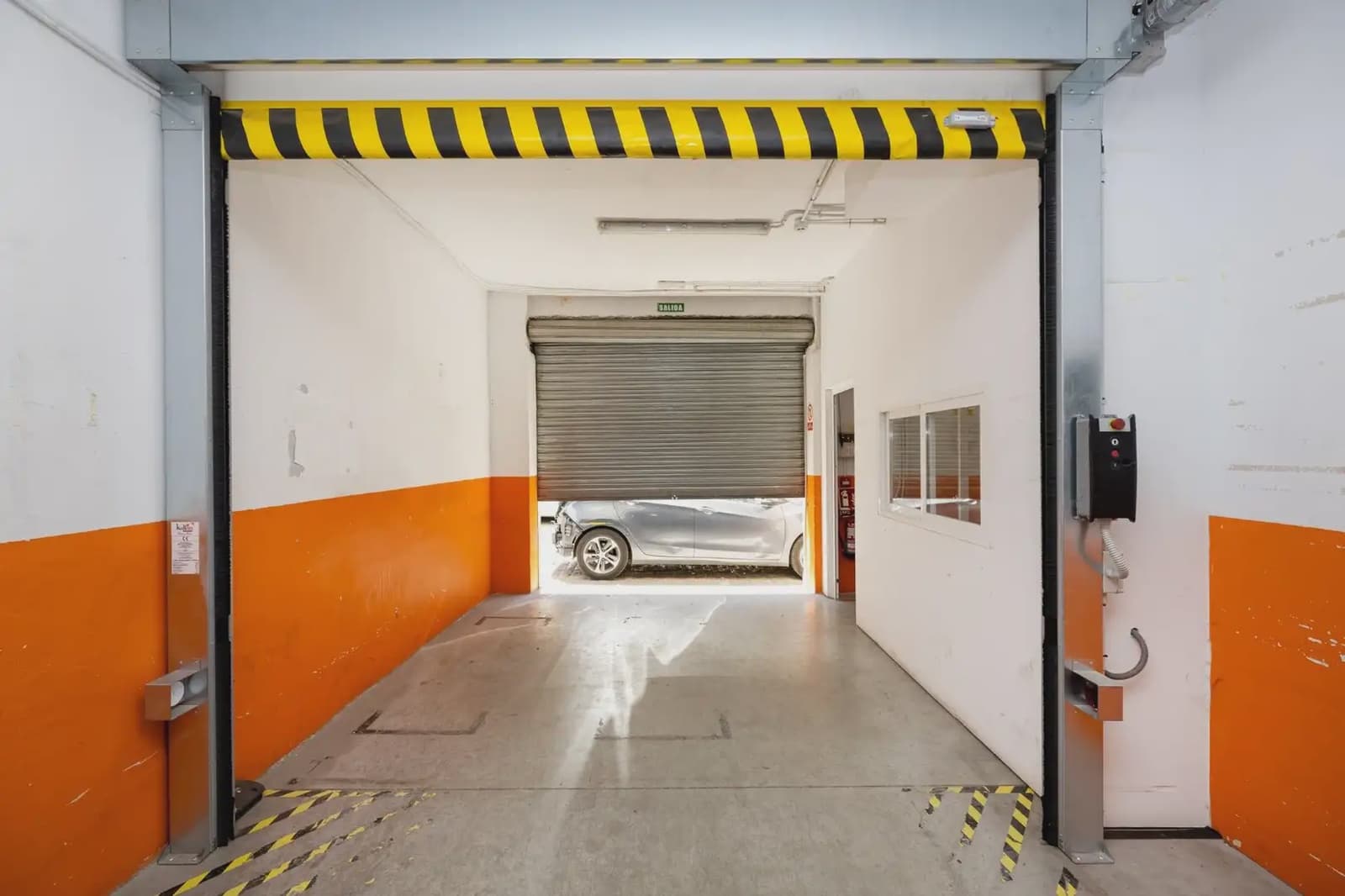 Commercial for sale in Granada city - € 250,000 (Ref: 9862080)