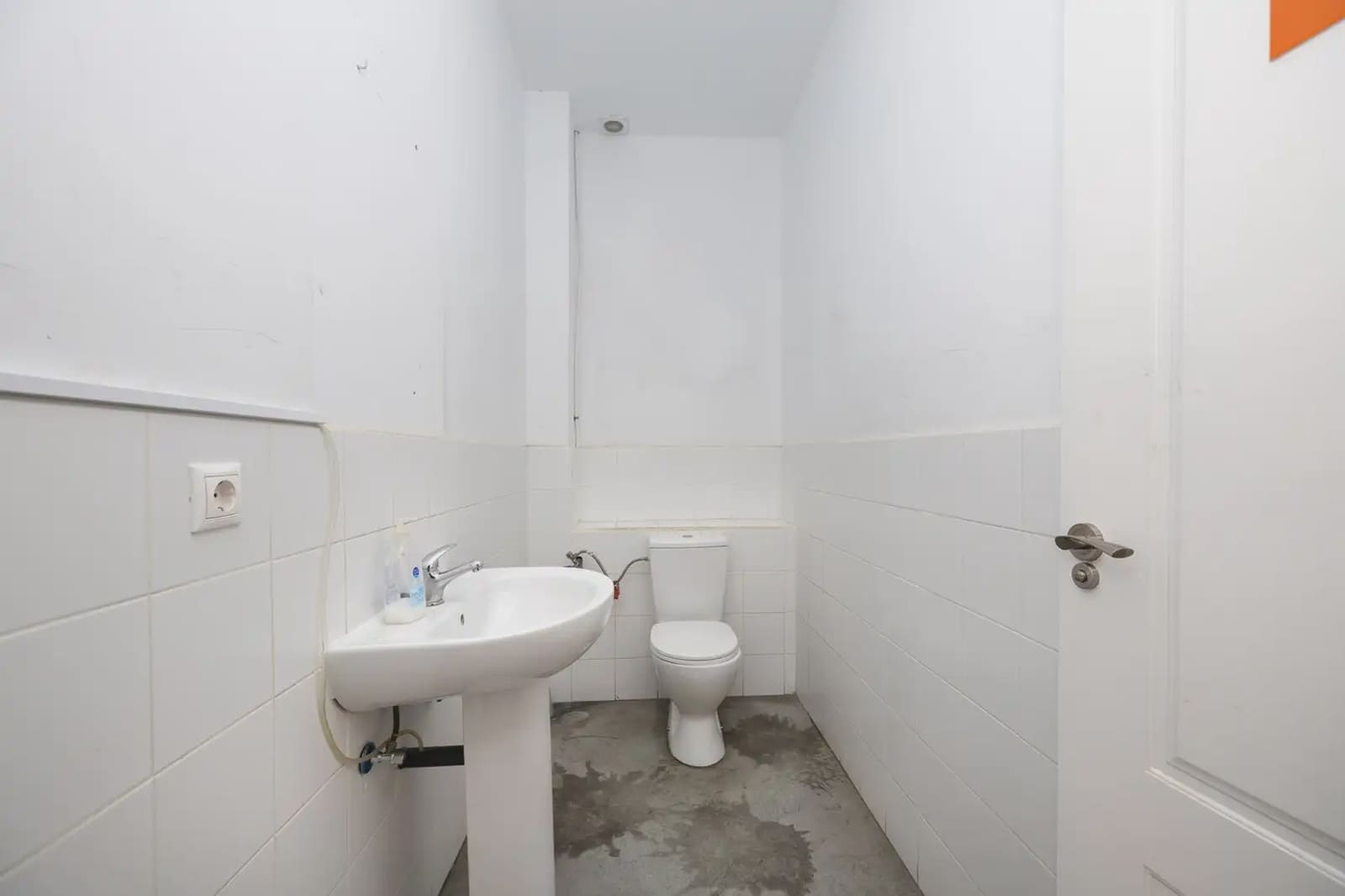 Commercial for sale in Granada city - € 250,000 (Ref: 9862080)