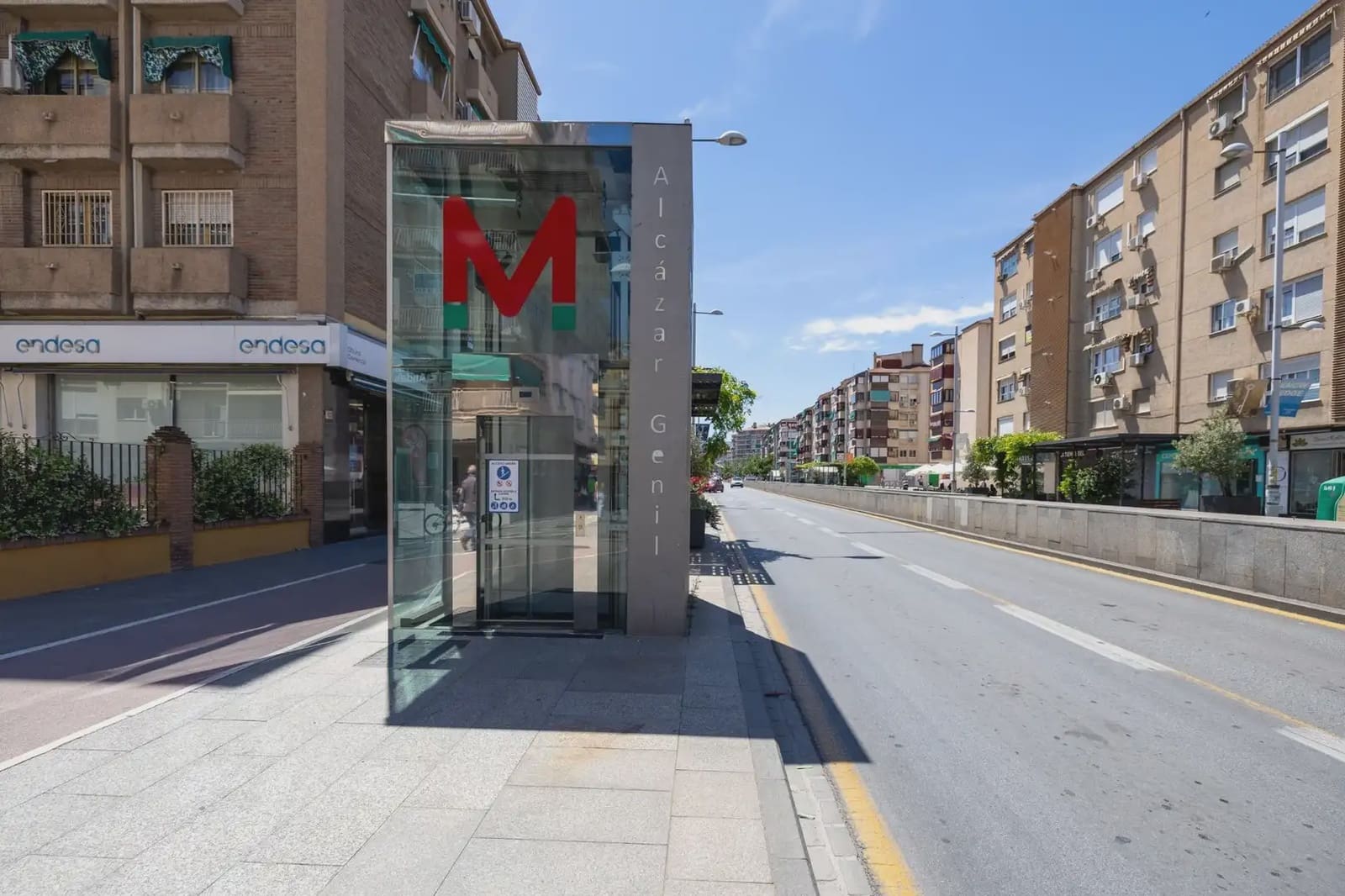 Commercial for sale in Granada city - € 250,000 (Ref: 9862080)