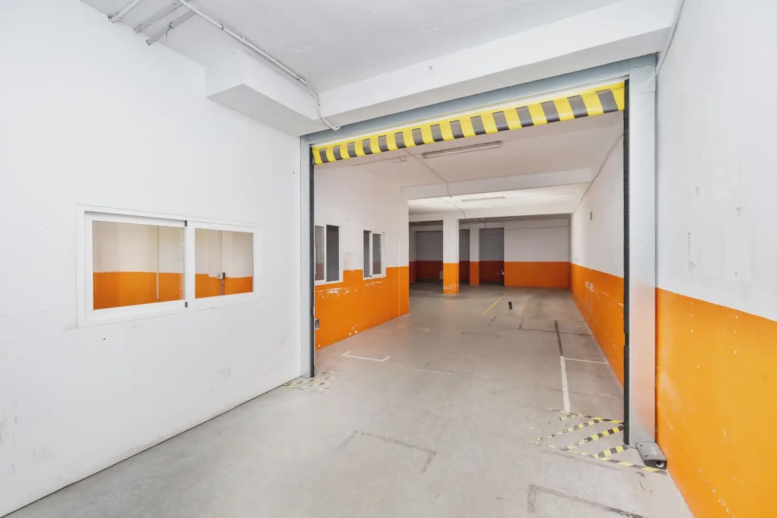 Commercial for sale in Granada city - € 250,000 (Ref: 9862080)