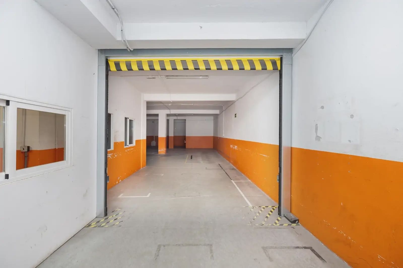 Commercial for sale in Granada city - € 250,000 (Ref: 9862080)