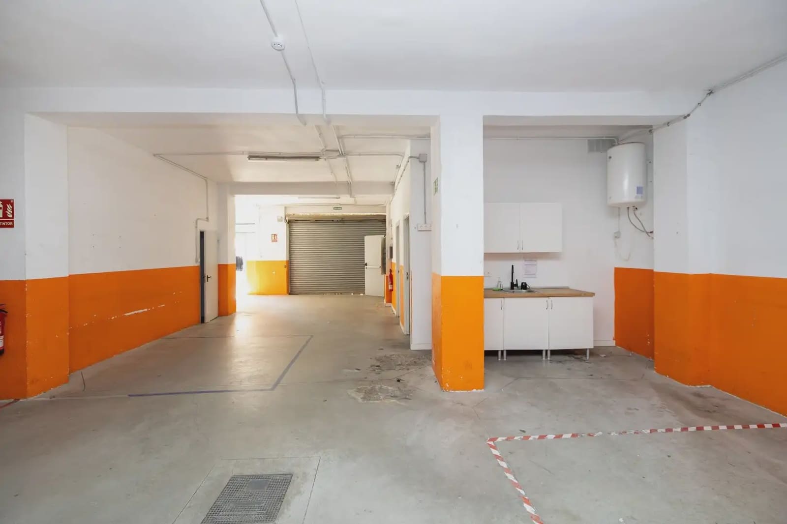 Commercial for sale in Granada city - € 250,000 (Ref: 9862080)