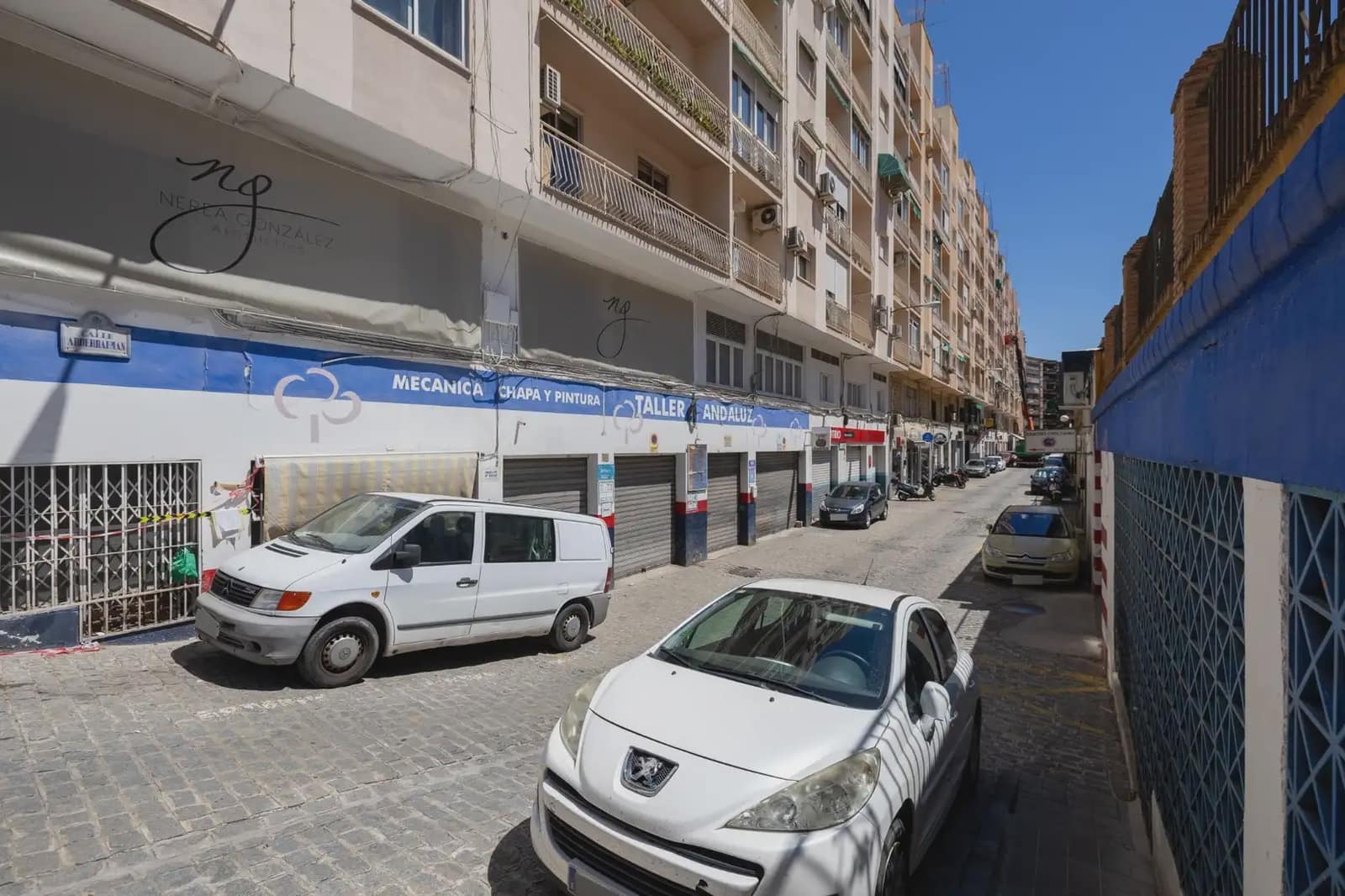 Commercial for sale in Granada city - € 250,000 (Ref: 9862080)