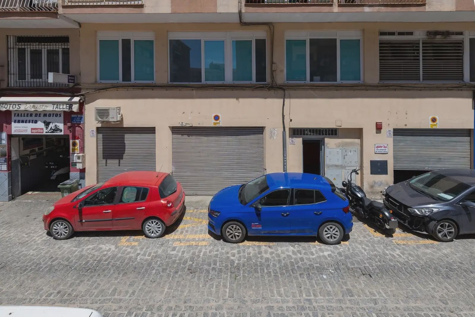 Commercial for sale in Granada city - € 250,000 (Ref: 9862080)