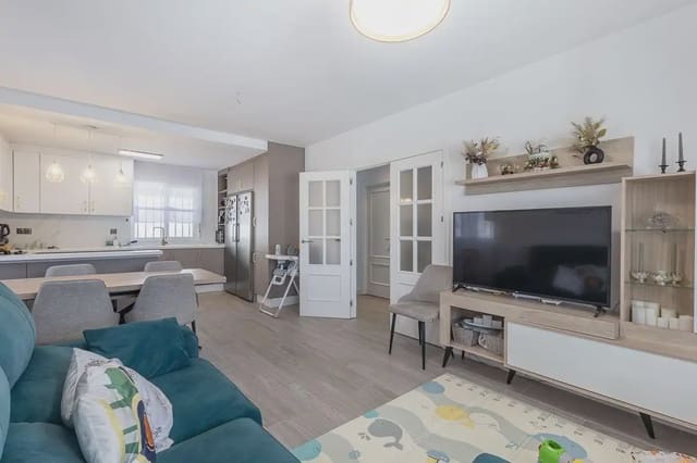Pareado de 3 habitaciones en Ventas de Huelma en venta con piscina garaje - 170.000 € (Ref: 9862082)