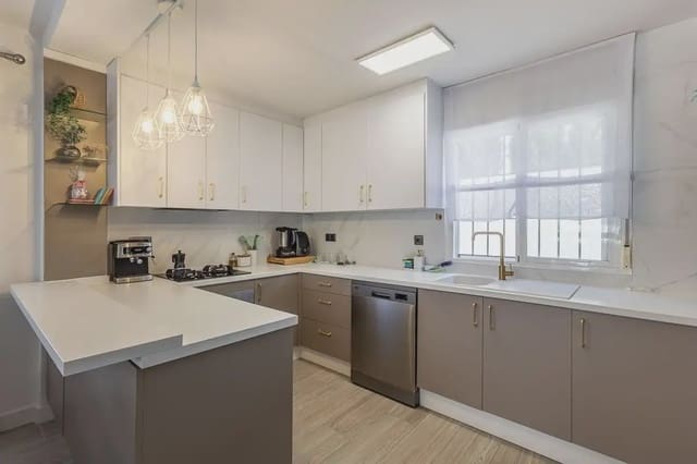 Pareado de 3 habitaciones en Ventas de Huelma en venta con piscina garaje - 170.000 € (Ref: 9862082)