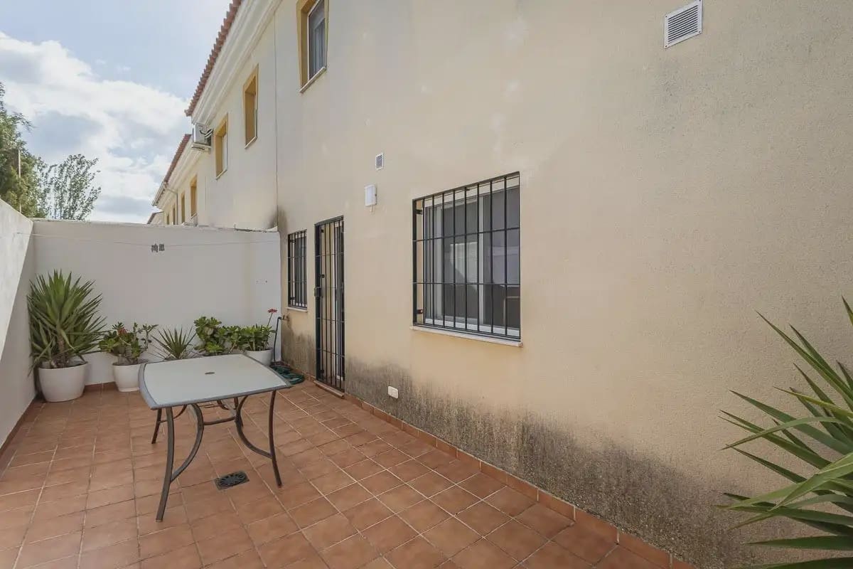 Pareado de 3 habitaciones en Ventas de Huelma en venta con piscina garaje - 170.000 € (Ref: 9862082)