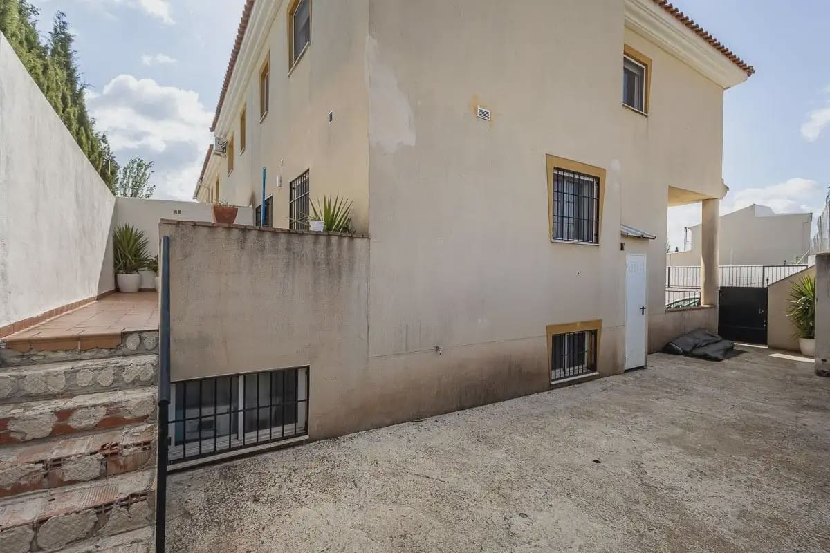 Pareado de 3 habitaciones en Ventas de Huelma en venta con piscina garaje - 170.000 € (Ref: 9862082)