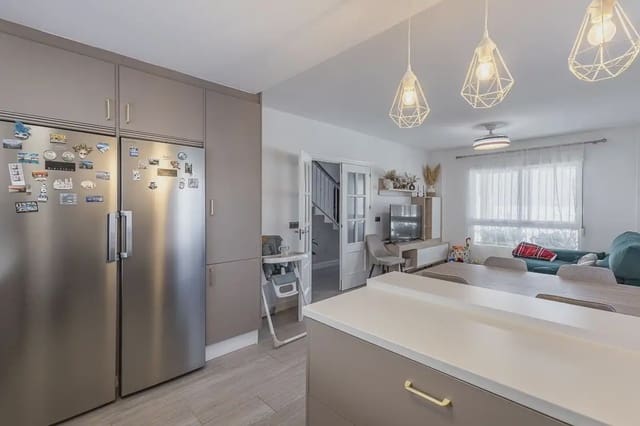 Pareado de 3 habitaciones en Ventas de Huelma en venta con piscina garaje - 170.000 € (Ref: 9862082)