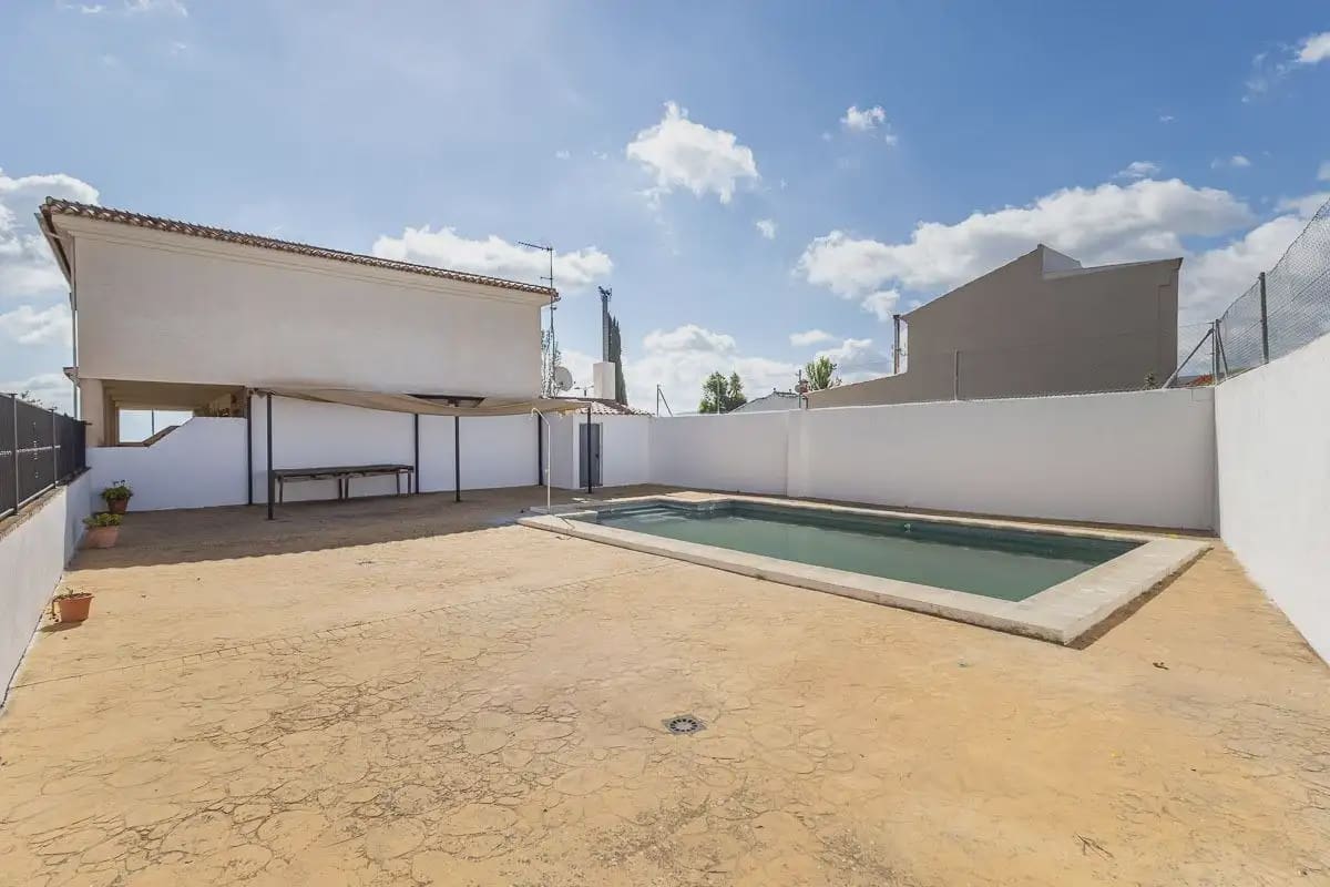 Pareado de 3 habitaciones en Ventas de Huelma en venta con piscina garaje - 170.000 € (Ref: 9862082)
