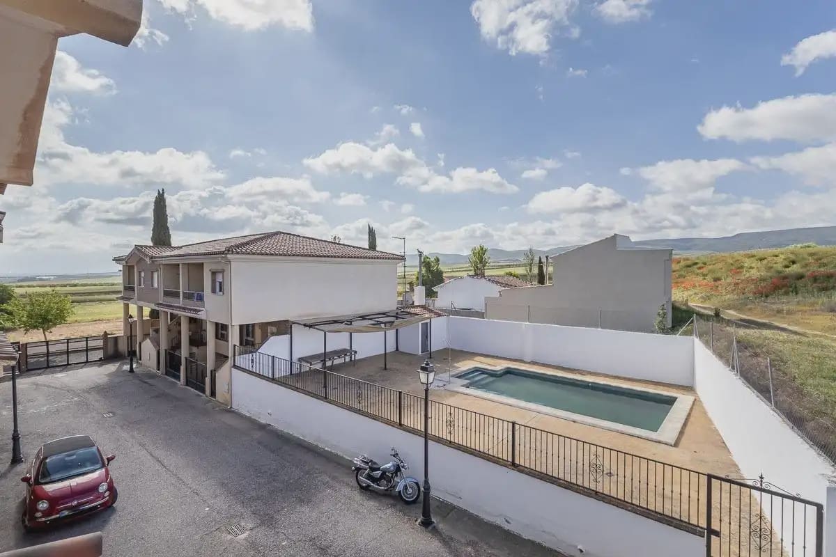 Pareado de 3 habitaciones en Ventas de Huelma en venta con piscina garaje - 170.000 € (Ref: 9862082)