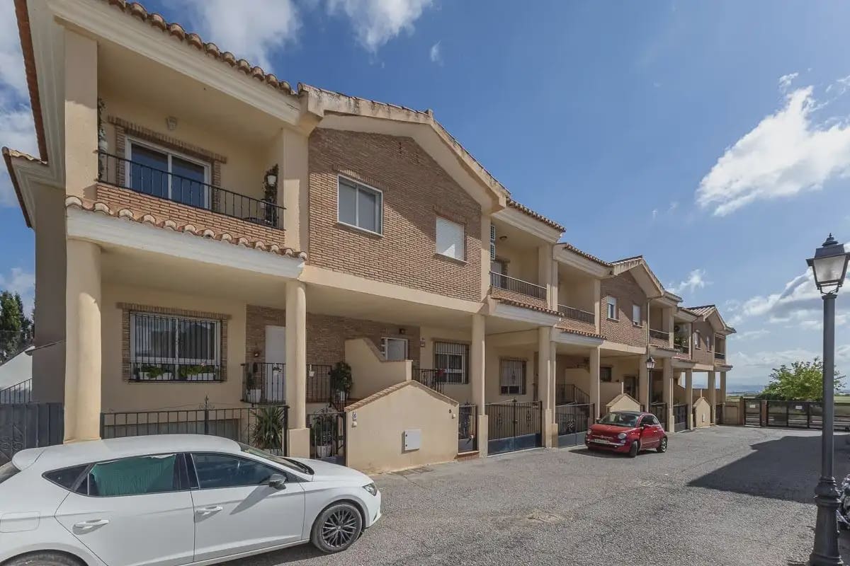 Pareado de 3 habitaciones en Ventas de Huelma en venta con piscina garaje - 170.000 € (Ref: 9862082)