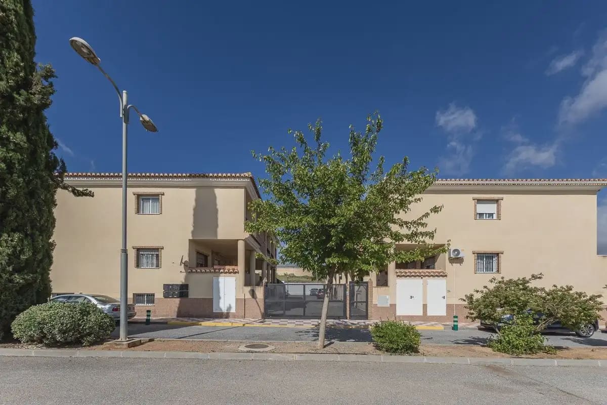 Pareado de 3 habitaciones en Ventas de Huelma en venta con piscina garaje - 170.000 € (Ref: 9862082)