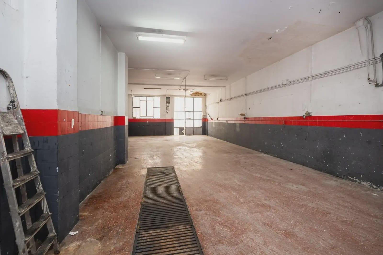 Commercial for sale in Granada city - € 230,000 (Ref: 9862126)