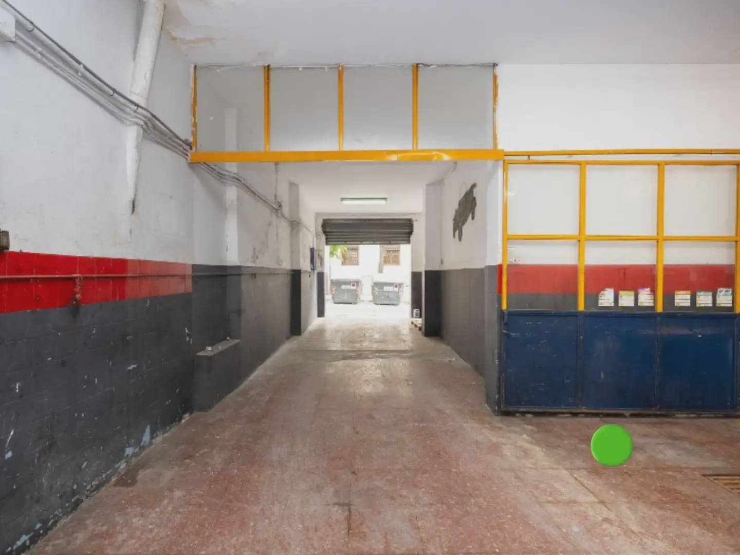 Commercial for sale in Granada city - € 230,000 (Ref: 9862126)