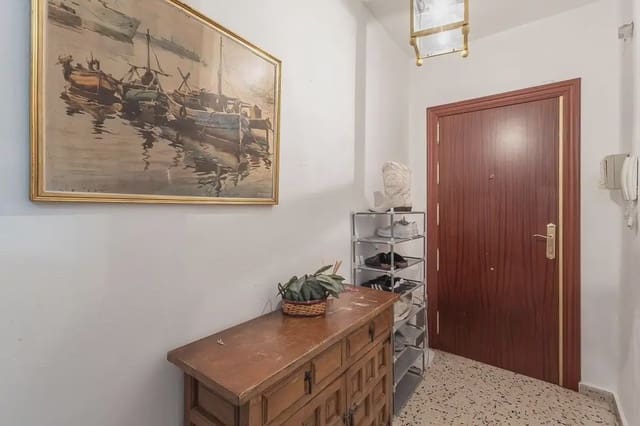 4 slaapkamer Flat te koop in Centro - Sagrario, Granada stad - € 270.000 (Ref: 9863905)
