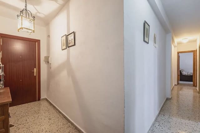 4 slaapkamer Flat te koop in Centro - Sagrario, Granada stad - € 270.000 (Ref: 9863905)
