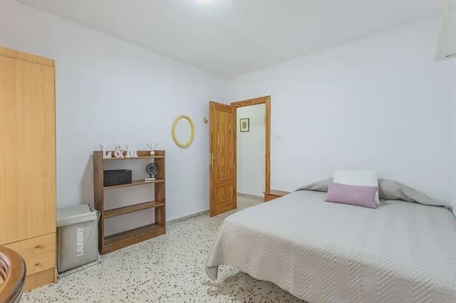 4 slaapkamer Flat te koop in Centro - Sagrario, Granada stad - € 270.000 (Ref: 9863905)