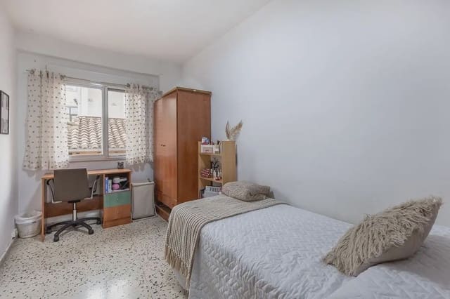 4 slaapkamer Flat te koop in Centro - Sagrario, Granada stad - € 270.000 (Ref: 9863905)