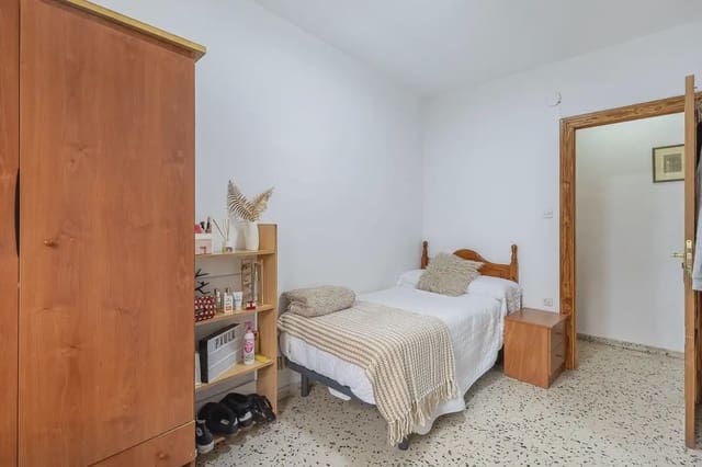 4 slaapkamer Flat te koop in Centro - Sagrario, Granada stad - € 270.000 (Ref: 9863905)