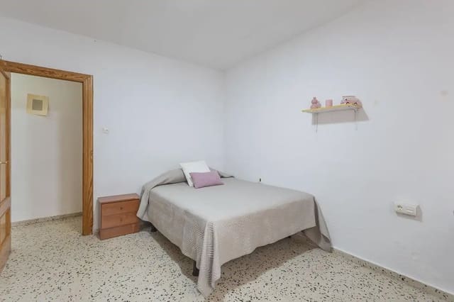 4 slaapkamer Flat te koop in Centro - Sagrario, Granada stad - € 270.000 (Ref: 9863905)