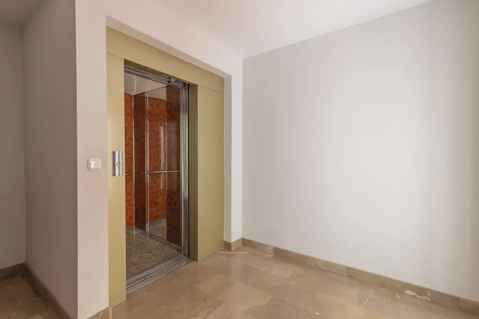 2 sypialnia Mieszkanie na sprzedaż w Miasto Grenada z garażem - 545 000 € (Ref: 9867236)