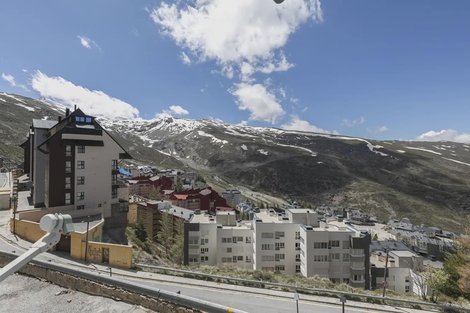 3 bedroom Apartment for sale in Sierra Nevada with garage - € 519,000 (Ref: 9867237)