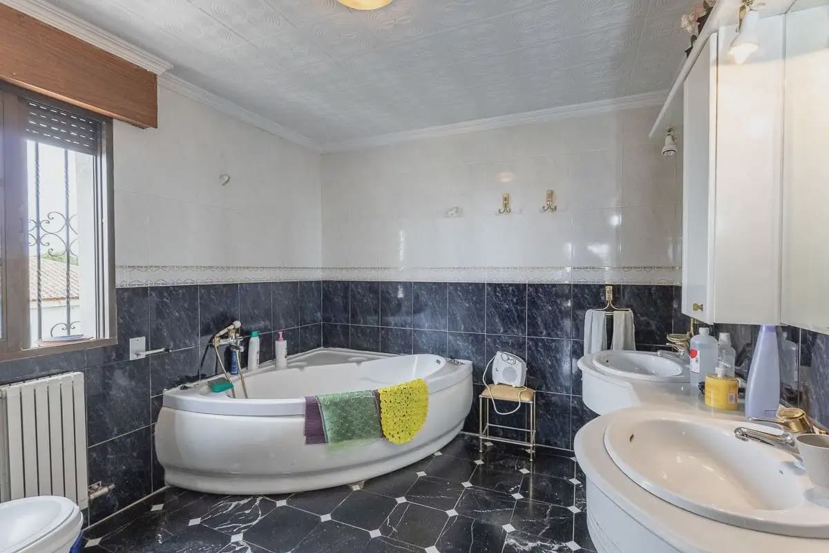 6 Zimmer Villa zu verkaufen in Monachil mit Garage - 450.000 € (Ref: 9867238)