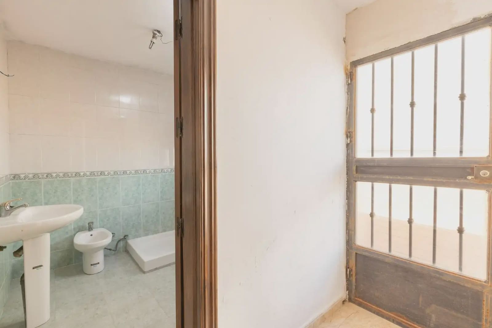 4 bedroom Villa for sale in Illora with garage - € 149,900 (Ref: 9867242)