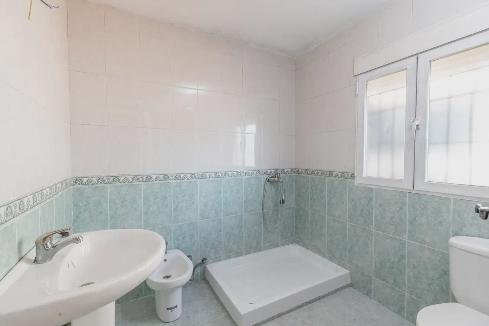 4 bedroom Villa for sale in Illora with garage - € 149,900 (Ref: 9867242)