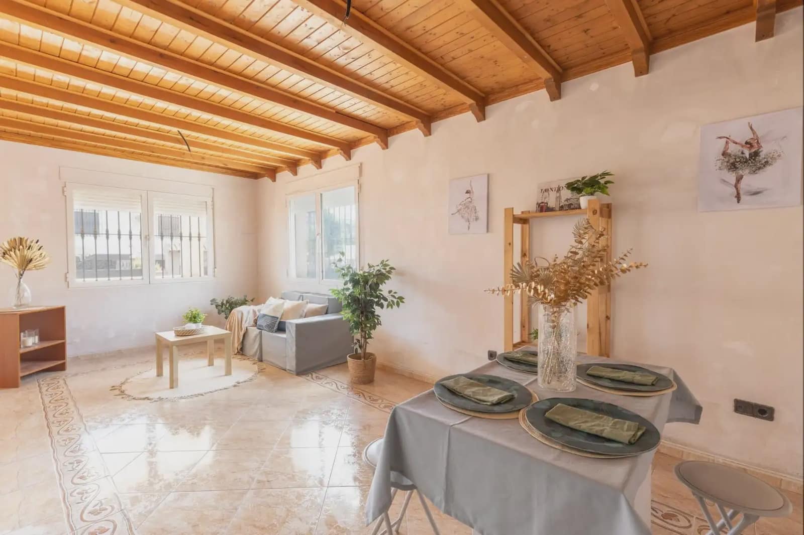4 bedroom Villa for sale in Illora with garage - € 149,900 (Ref: 9867242)