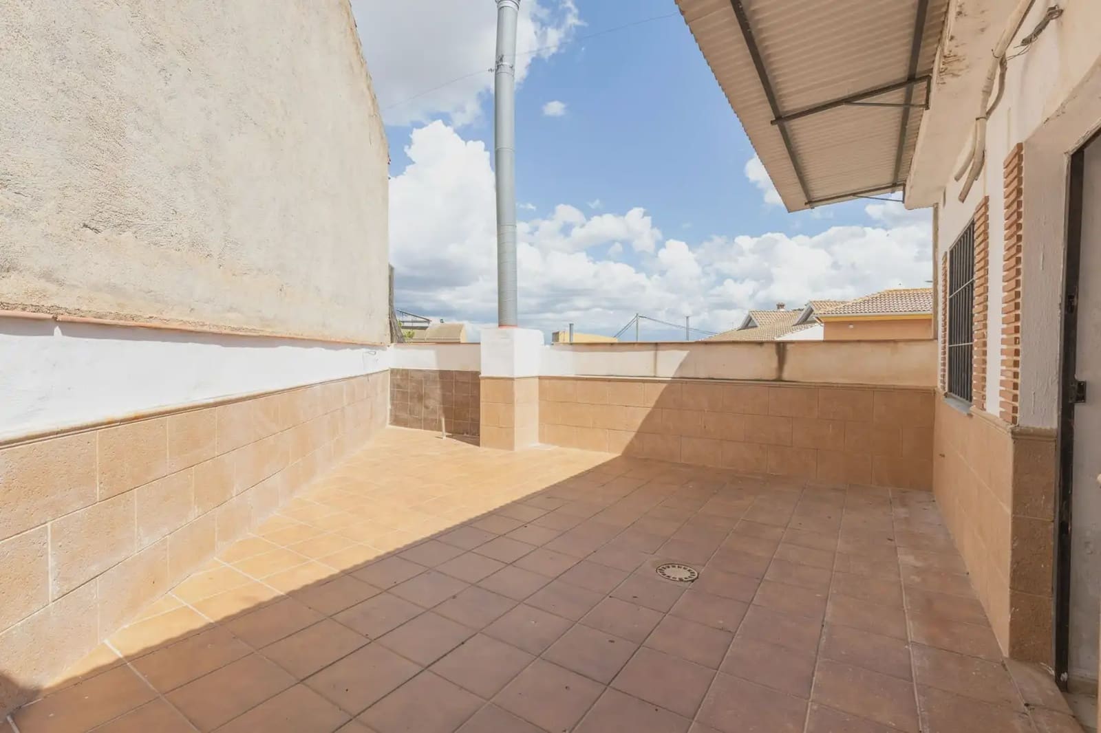 4 bedroom Villa for sale in Illora with garage - € 149,900 (Ref: 9867242)