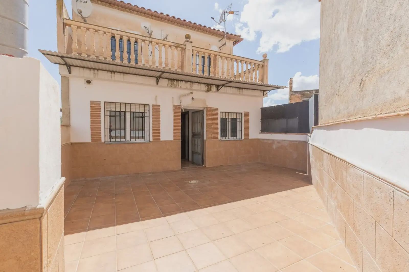 4 bedroom Villa for sale in Illora with garage - € 149,900 (Ref: 9867242)