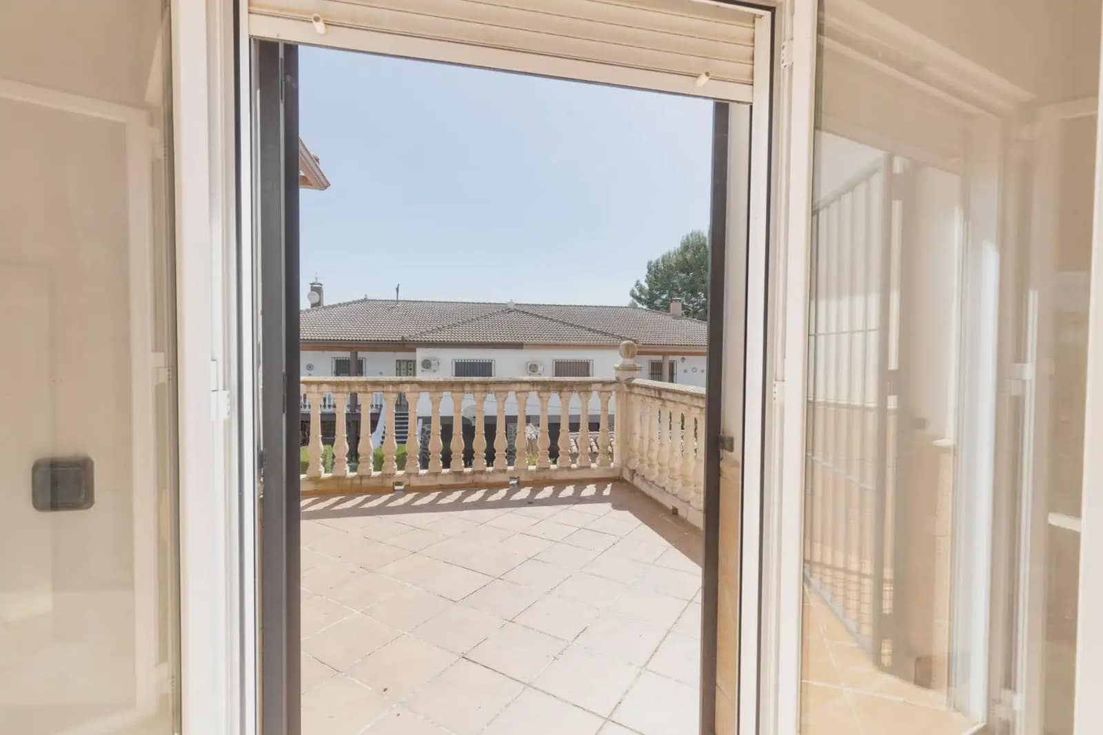 4 bedroom Villa for sale in Illora with garage - € 149,900 (Ref: 9867242)