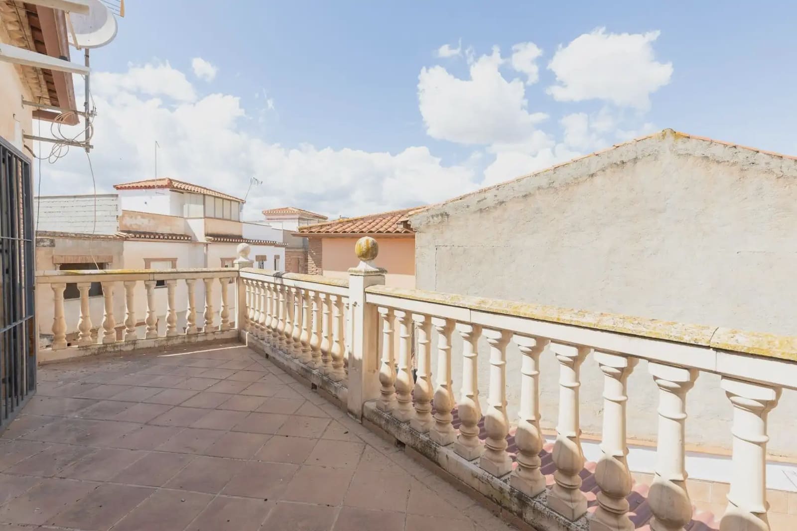 4 bedroom Villa for sale in Illora with garage - € 149,900 (Ref: 9867242)