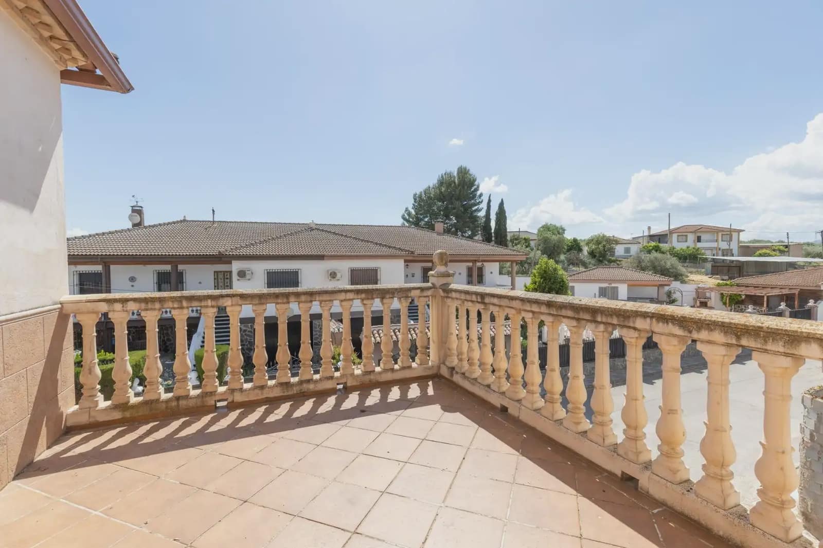 4 bedroom Villa for sale in Illora with garage - € 149,900 (Ref: 9867242)
