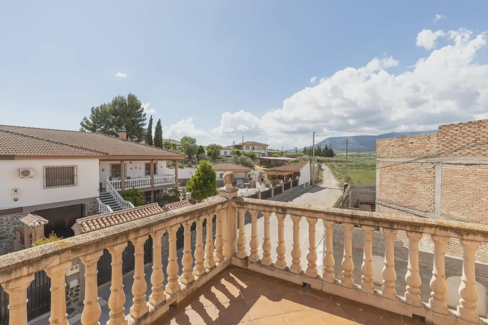 4 bedroom Villa for sale in Illora with garage - € 149,900 (Ref: 9867242)
