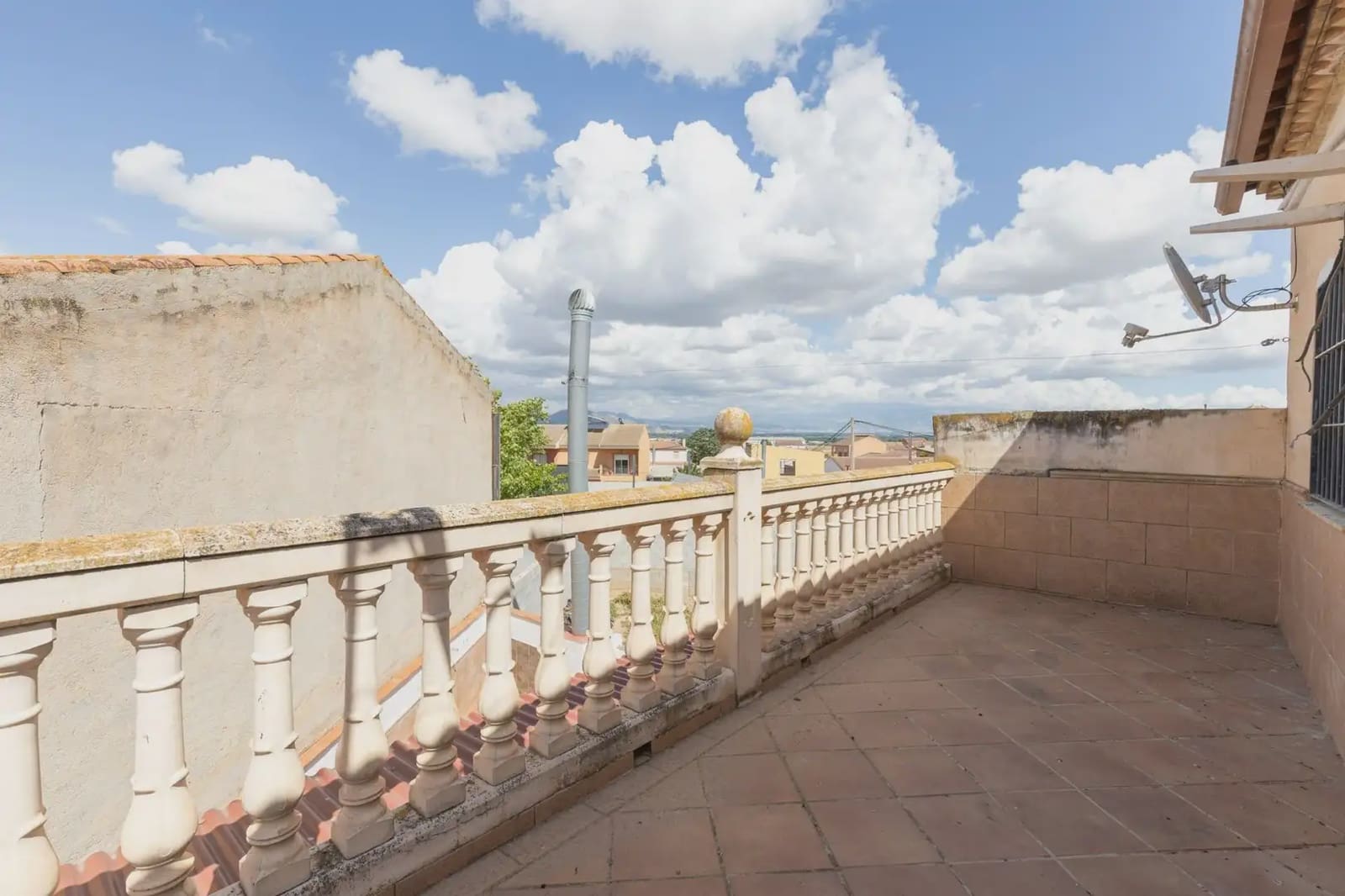 4 bedroom Villa for sale in Illora with garage - € 149,900 (Ref: 9867242)
