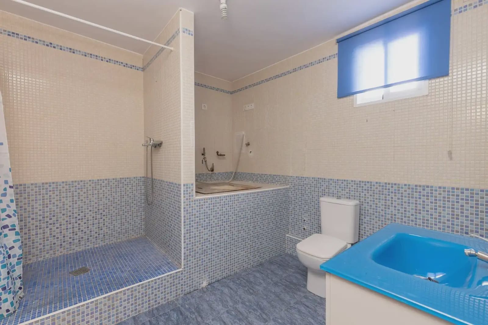 4 bedroom Villa for sale in Illora with garage - € 149,900 (Ref: 9867242)