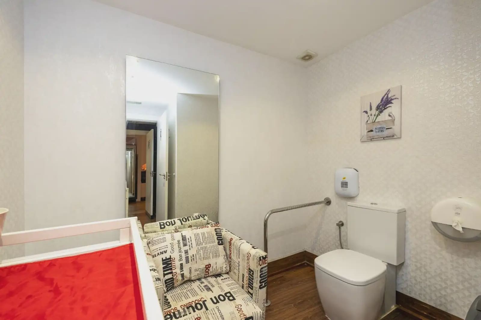 Kommersiell til salgs i Granada by - € 298 000 (Ref: 9871998)