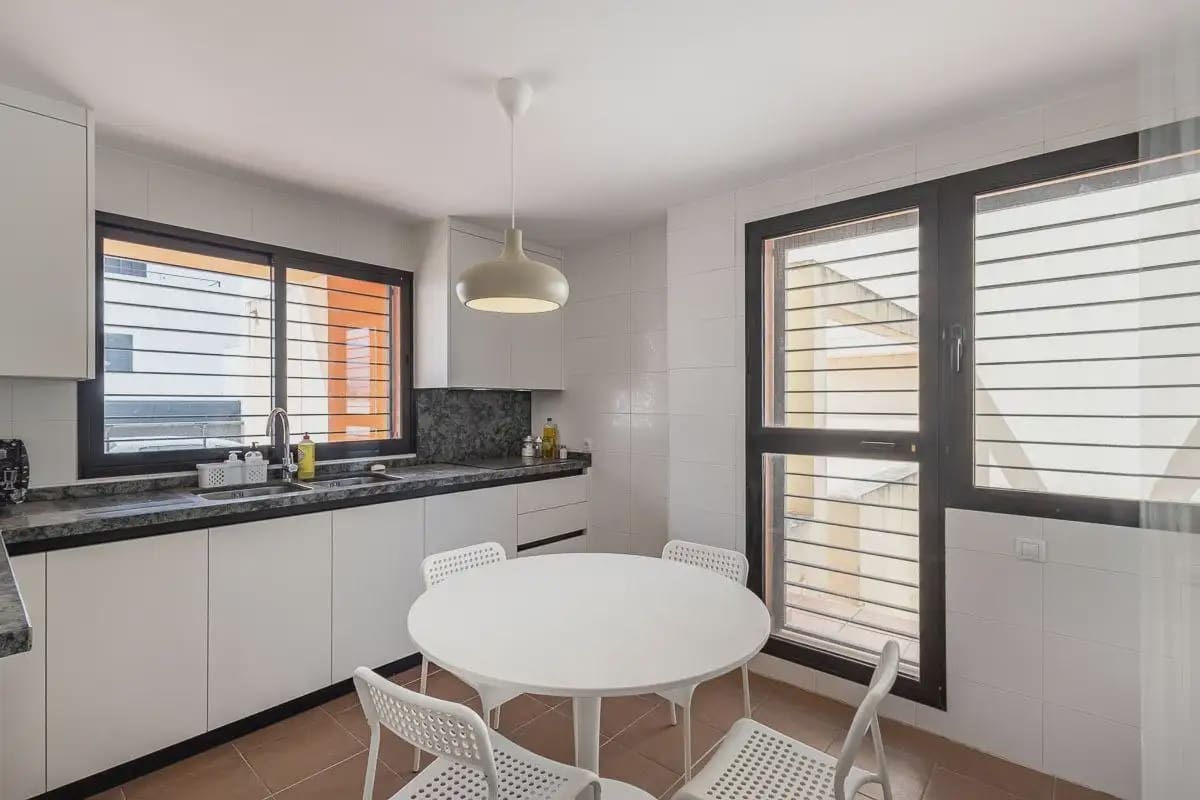 3 sovrum Radhus till salu i Albolote med pool garage - 380 000 € (Ref: 9872857)