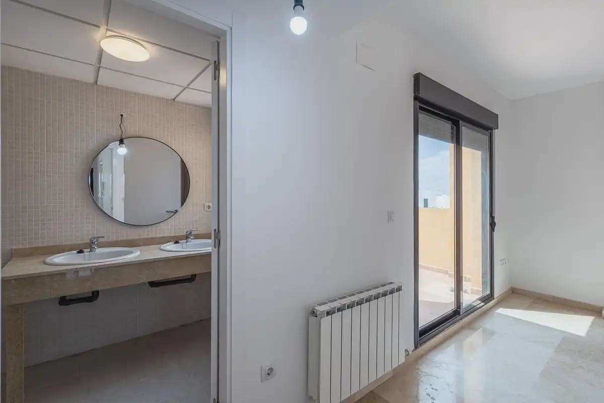 3 sovrum Radhus till salu i Albolote med pool garage - 380 000 € (Ref: 9872857)
